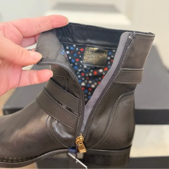 NWT Tommy Hifigure Boots Size: US8.5 Fall/Winter/Spring - Picture 8 of 10